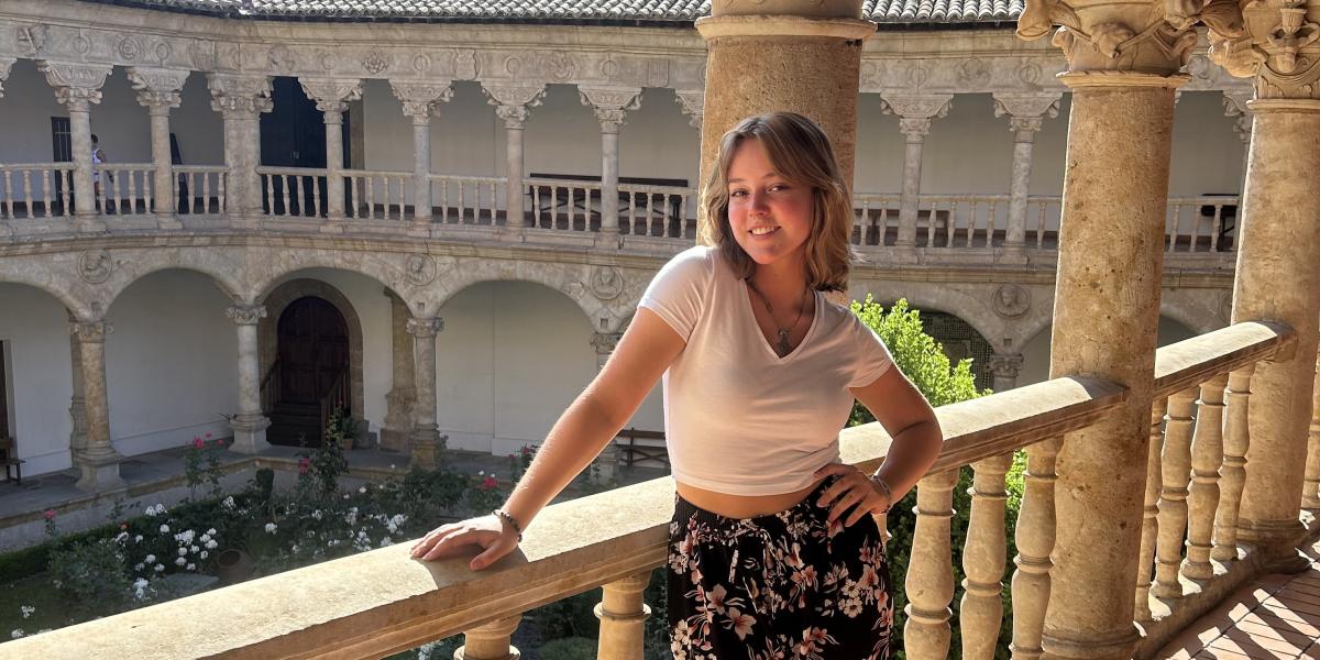 Young woman posing in front of a Spanish banister