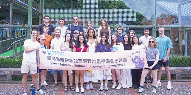 group photo of students in Taiwan