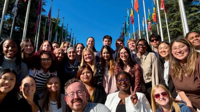 Students in front of UN campus