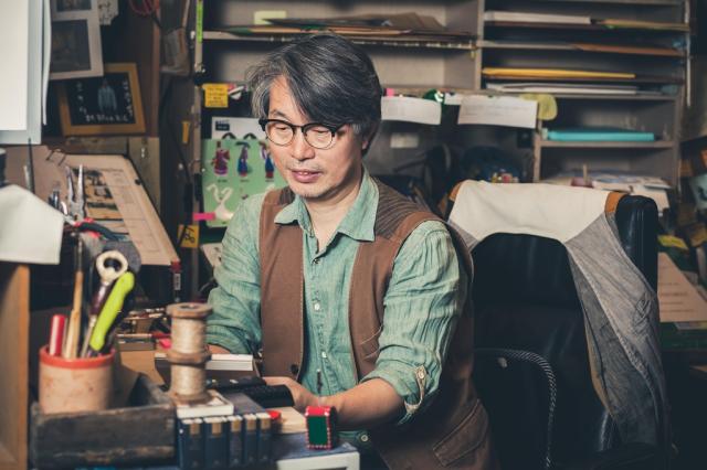 Ahn Jae-huun in his studio