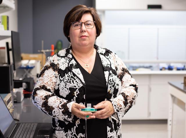Woman in a lab setting.