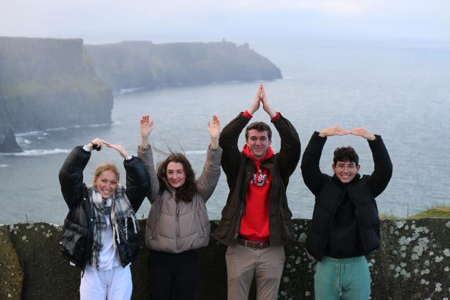 Study abroad students, O-H-I-O in Dublin, Ireland