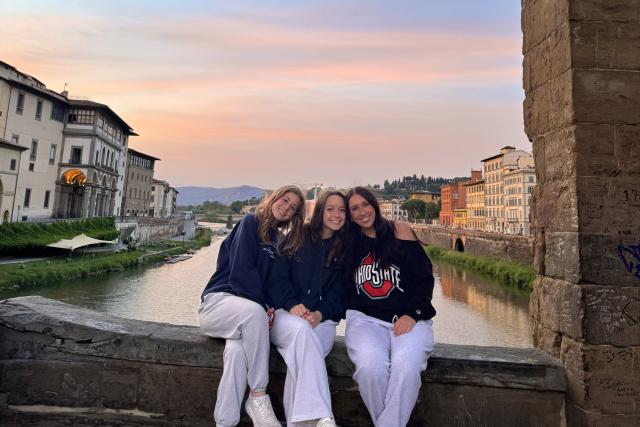 Three girls in front of Italian canal