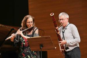 Two musicians perform at a recital hosted by USP.