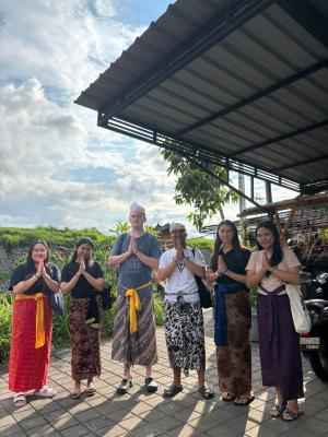 students in Balinese garb. 