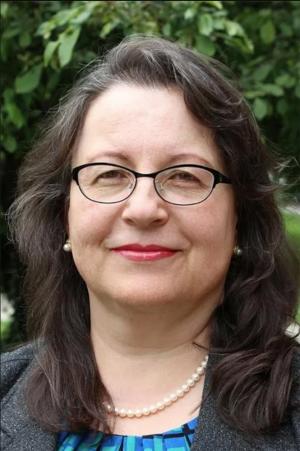 Headshot of woman wearing glasses